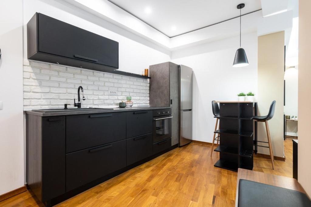 Wonderful Victorie Apartment Бухарест Экстерьер фото
