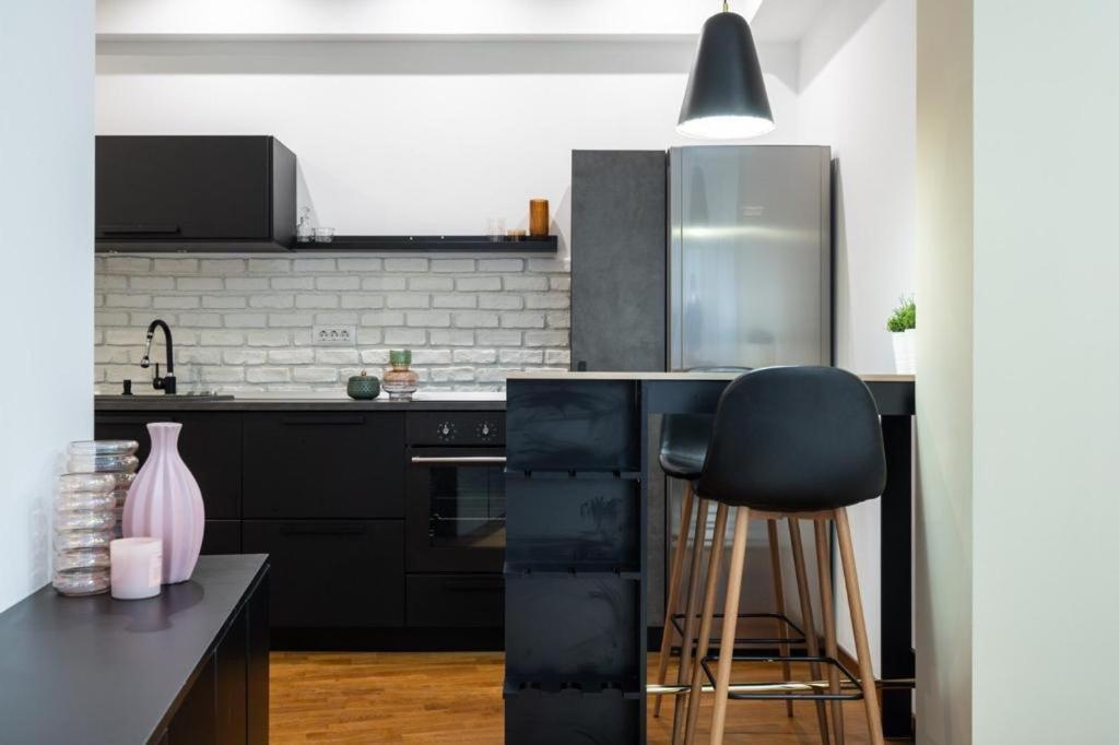 Wonderful Victorie Apartment Бухарест Экстерьер фото